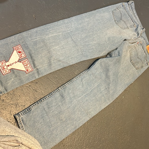 Levi’s - Picture 2 of 3